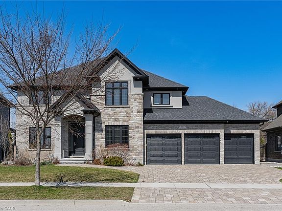 2nd image of 581 Manor Ridge Cres