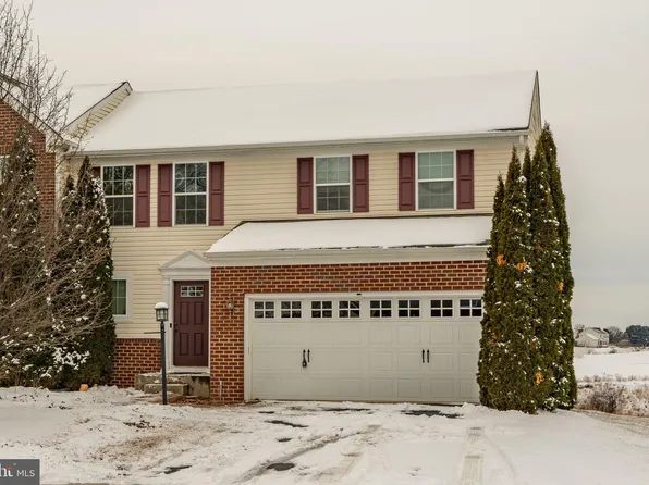 928 Cougar Pointe Cir, Seven Valleys, PA 17360