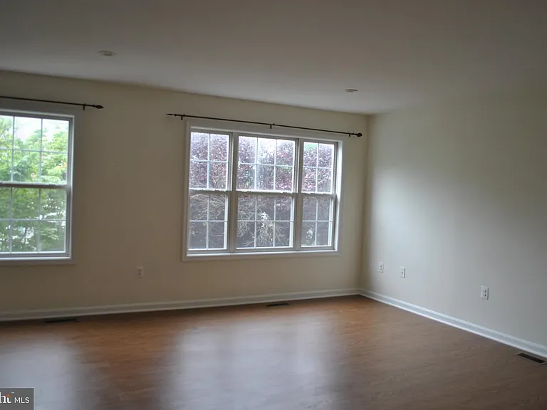 537 Highland Towne Ln — Photo 6