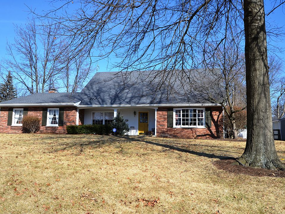 Front view from Summit Dr