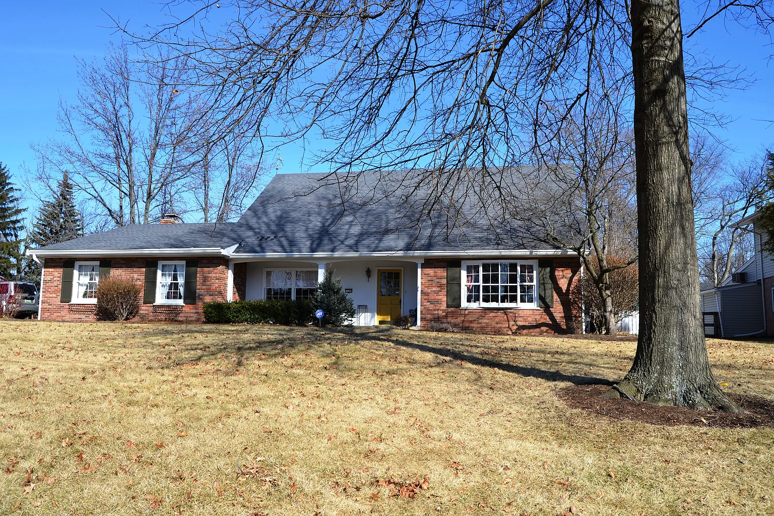 120 Summit Dr photo 1