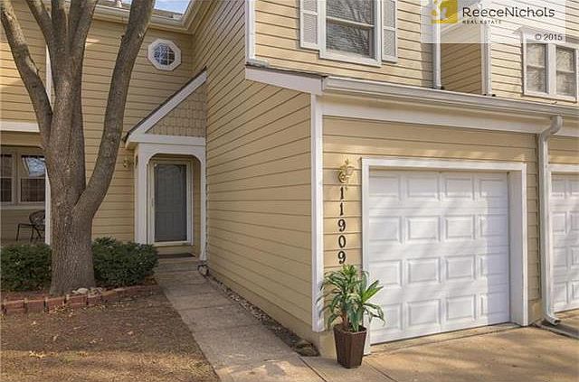 ATTRACTIVE CURB APPEAL IN A DESIRABLE HIGHLY LOCATION!