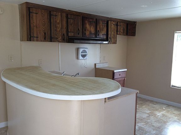 Rouded breakfast bar area