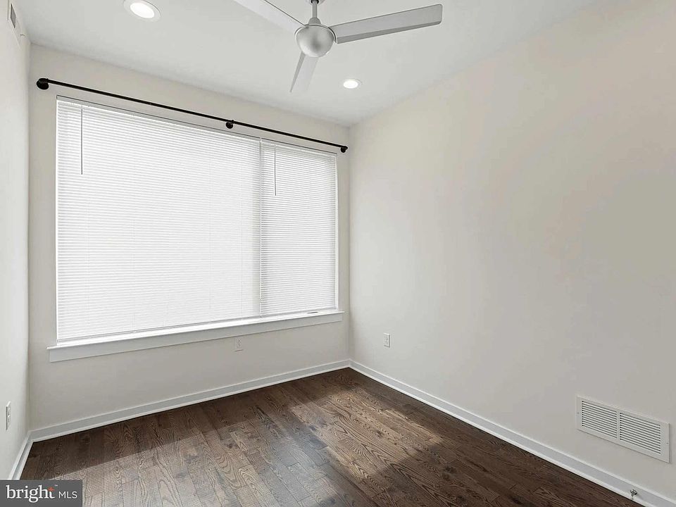 1FL Bedroom