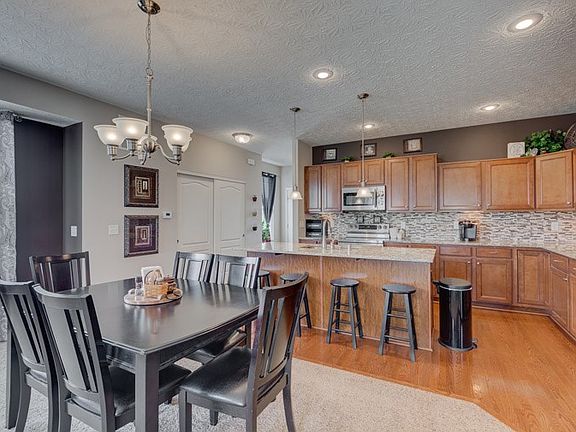 4th image of 838 Foinavon Ln