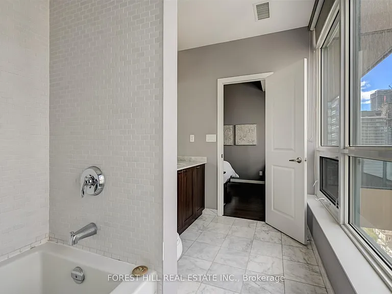 35 Hayden St #2504 — Photo 27