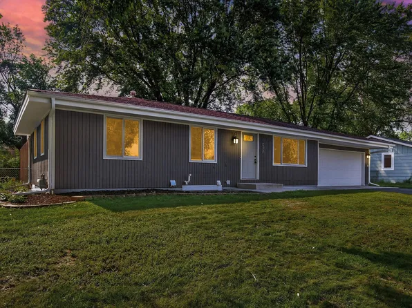 1042 Sibley St S, Shakopee, MN 55379