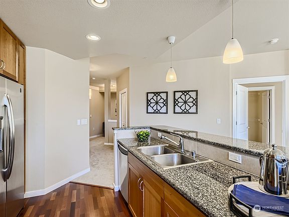 4th image of 16141 Cleveland Street #516