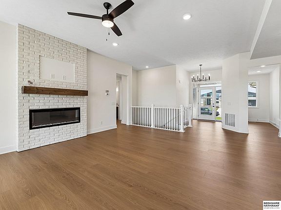 5th image of 6207 N 209th St