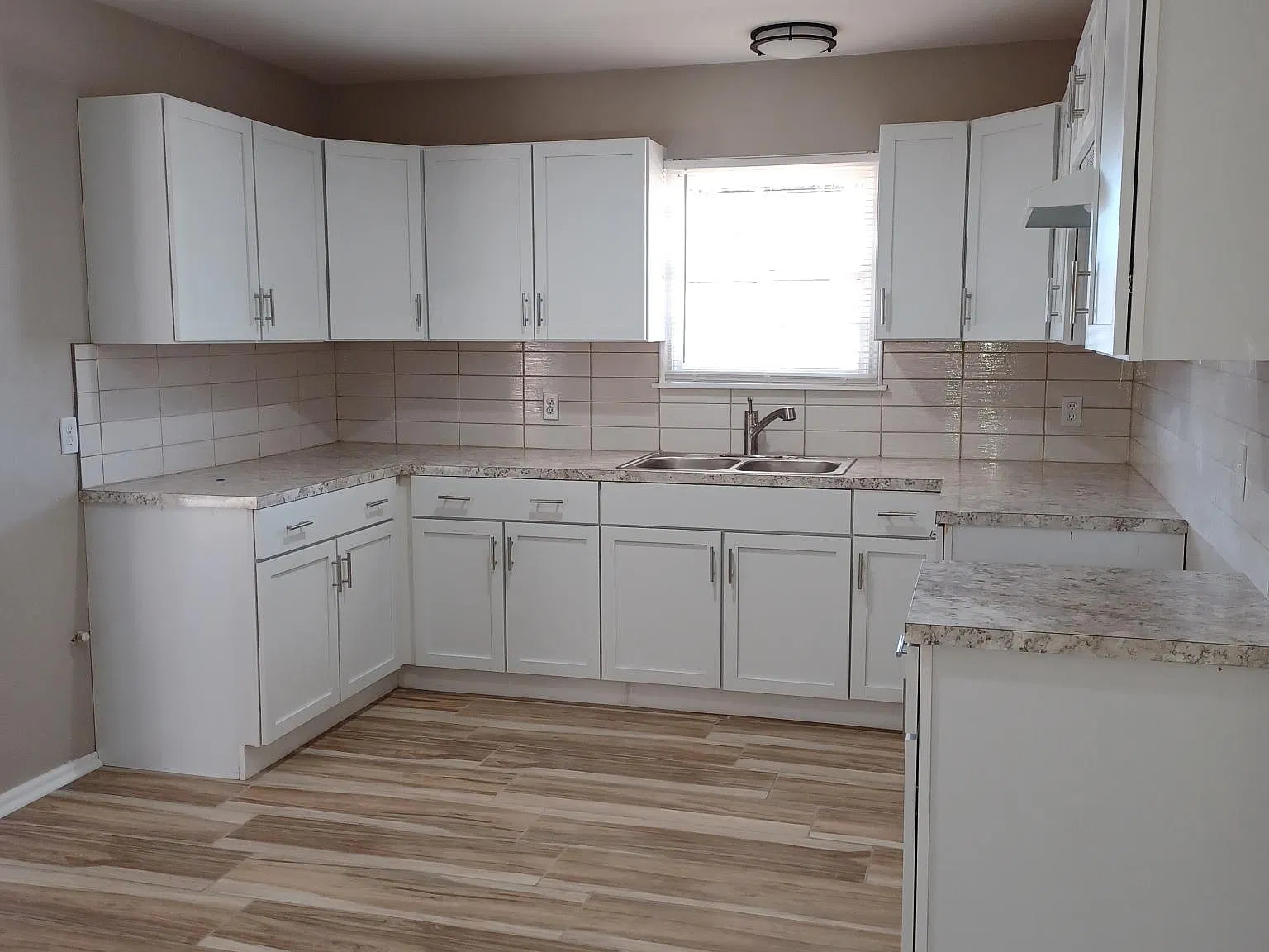 3 bed, 1285 sqft, $1,800 — Photo 4