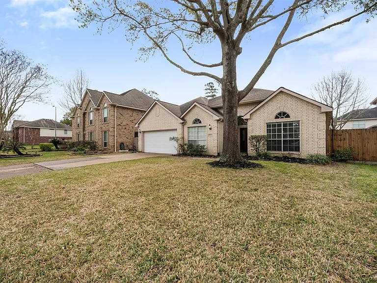 9211 Memorial Hills Dr — Photo 30