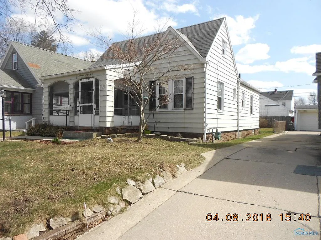 1487 Crestwood Rd photo 1