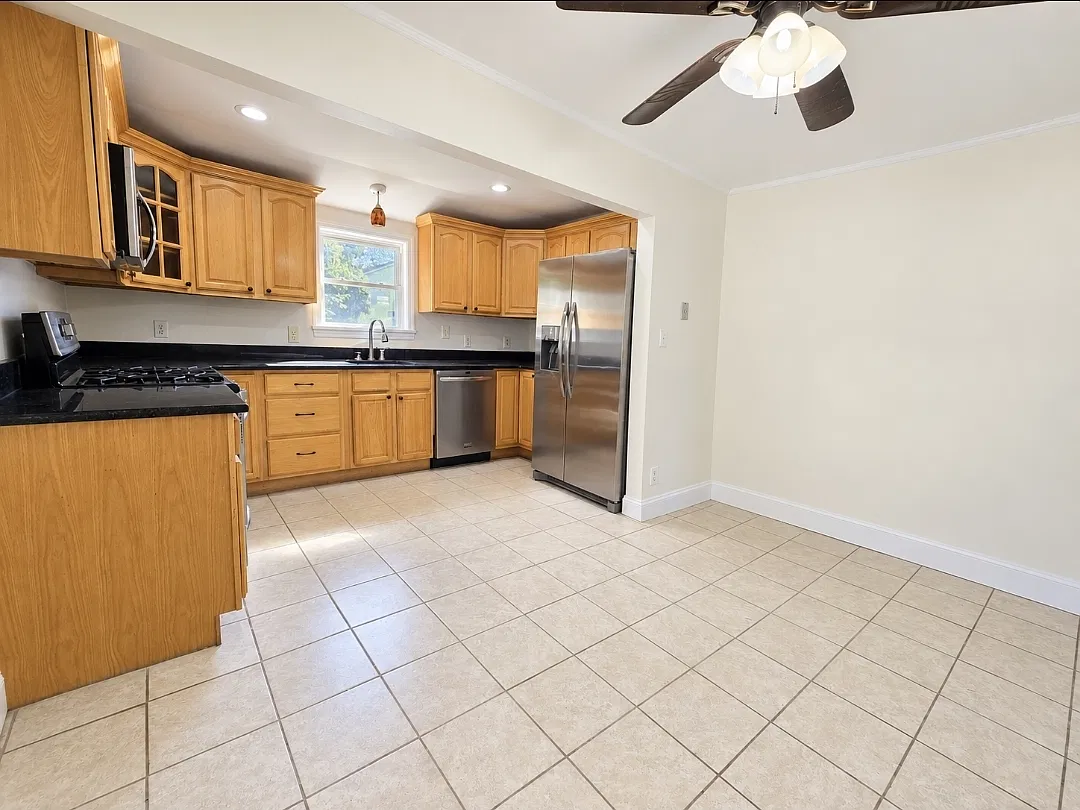 2 bed, $2,700 — Photo 3