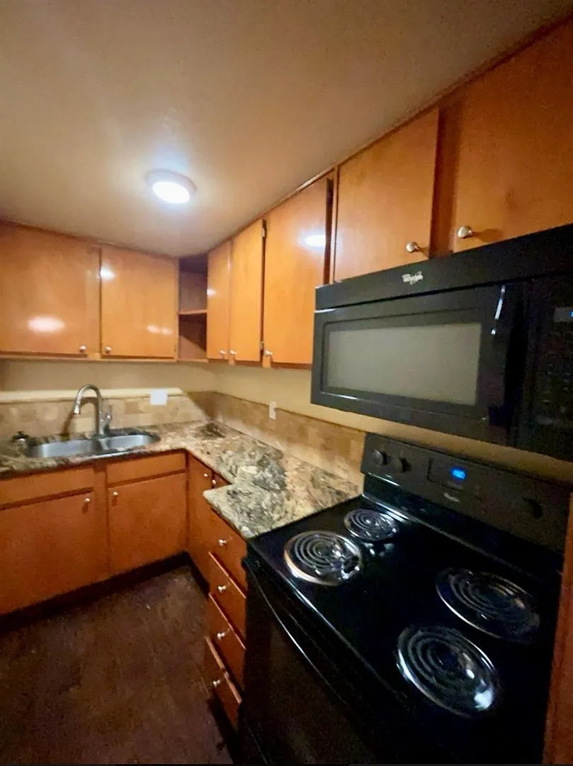Lakeside Bungalow 2 — Photo 3