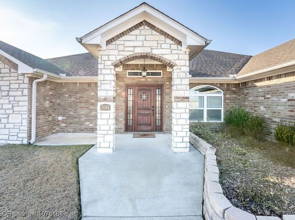 2041 Prairie Fire Dr, Sallisaw, OK 74955