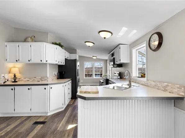 89 Lakeview Ln, Linn Valley, KS 66040