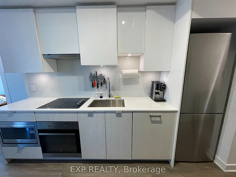 195 Redpath Ave #2015 — Photo 5