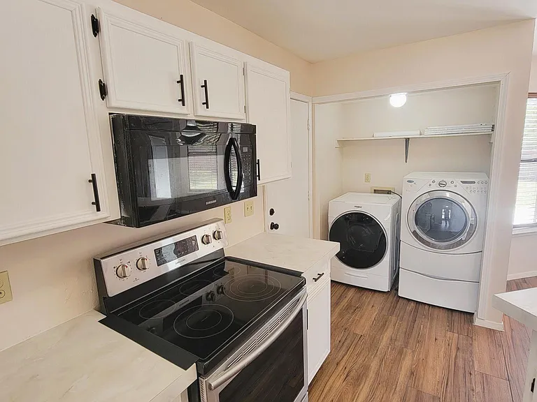 2315 Bernice Cir — Photo 9