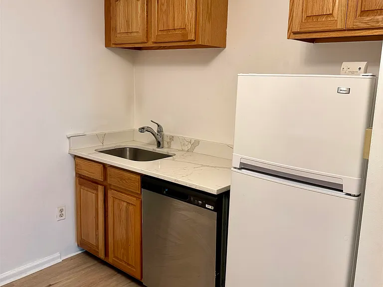421 Adams St #2L — Photo 6