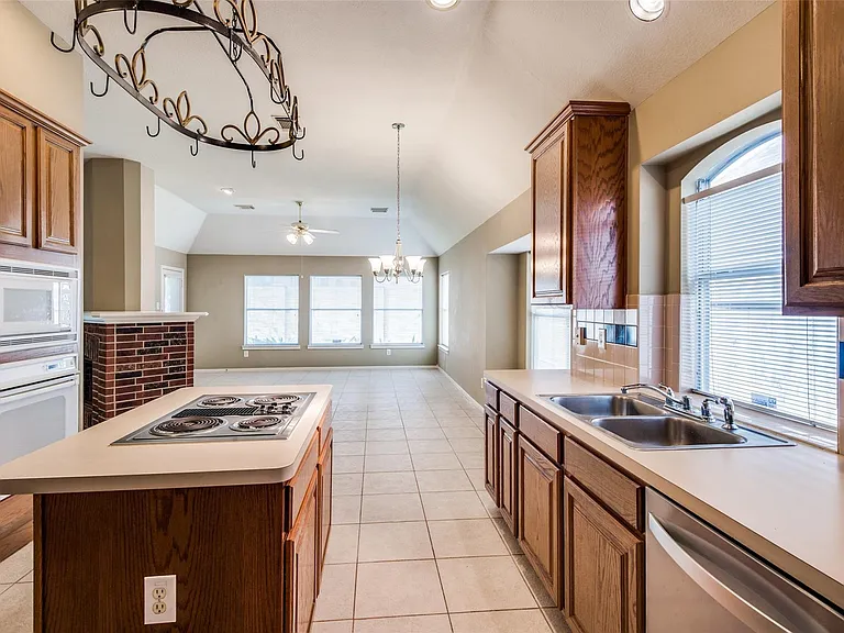 9827 Bestin Ln — Photo 10
