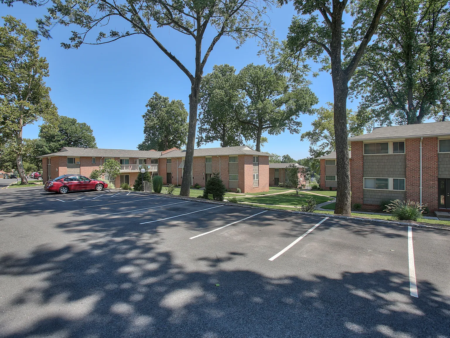 Greenbrook Gardens — Photo 1