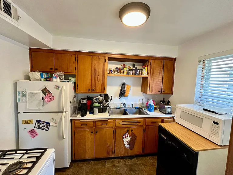 4384 N Wilson Dr — Photo 6