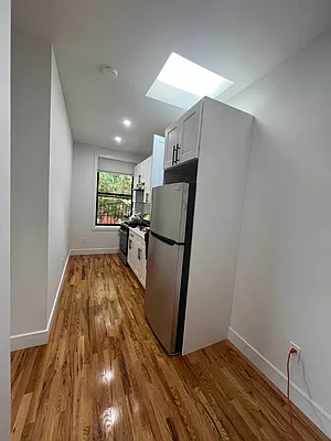 Rented by Standard Living Realty Inc | media 16