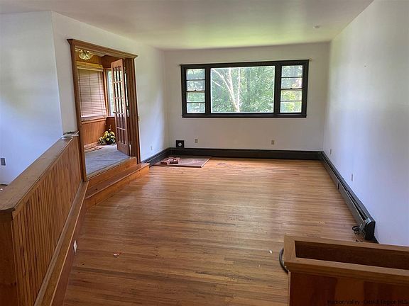 2nd image of 20 Robin Ln