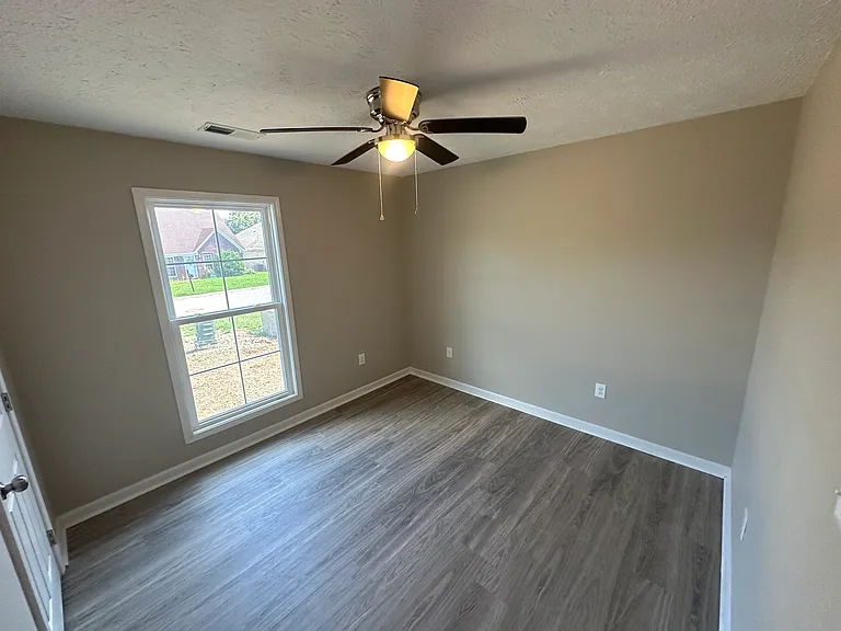104 Wesley Dr — Photo 11