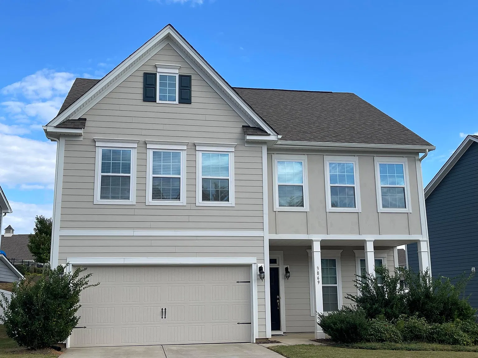 4 bed, 2323 sqft, $2,350 — Photo 1