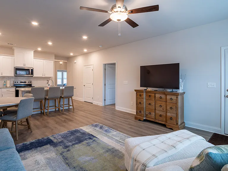 1091 Primrose Dr — Photo 9