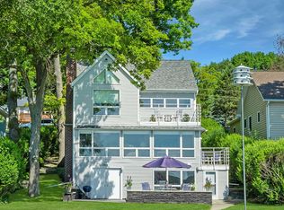 N28W29777 Shorewood Rd, Pewaukee, WI 53072