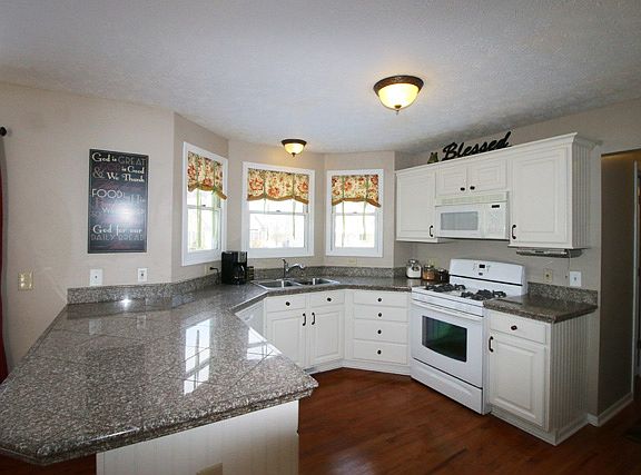 4th image of 2999 Crown Pointe Dr
