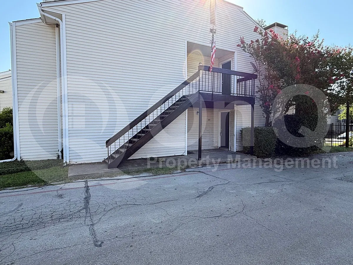 1 bed, 1.0 bath, 616 sqft, $1,099 — Photo 2