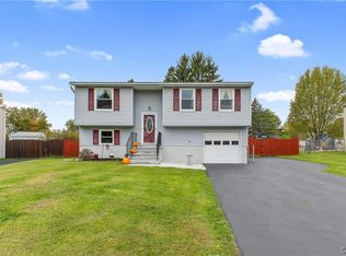 4304 Amblewood Ln, Clay, NY 13041