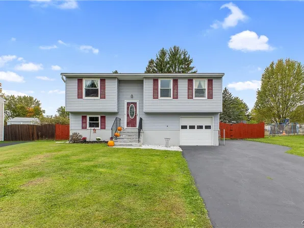 4304 Amblewood Ln, Clay, NY 13041