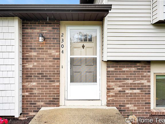 3rd image of 2304 Brookfarm Ct SE