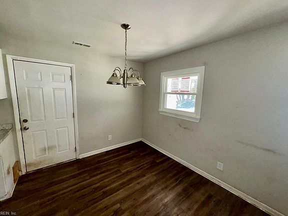 5th image of 1264 Strand St
