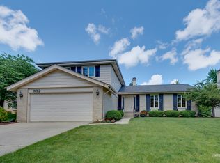 932 W Surrey Rd, Addison, IL 60101