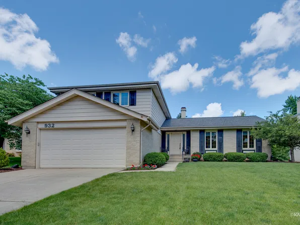 932 W Surrey Rd, Addison, IL 60101