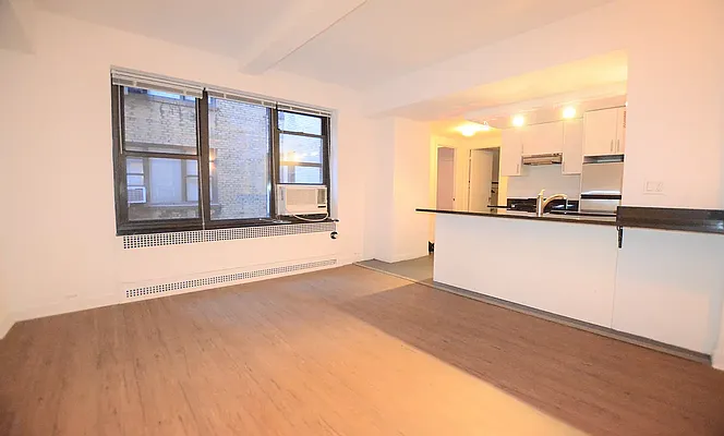 Rented by Manhattan Realty Group | media 6