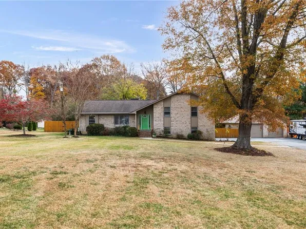 135 Greenhaven Dr, Archdale, NC 27263