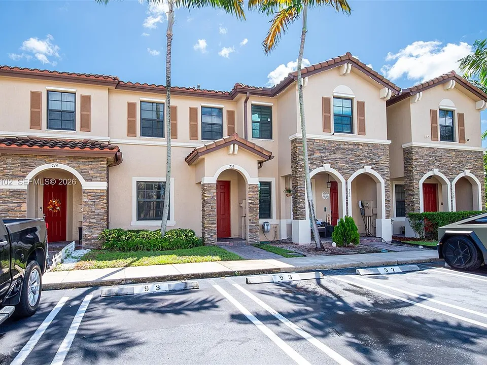 755 SE 32nd Ter #755