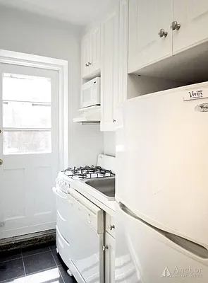 Rented by Anchor Associates | media 21