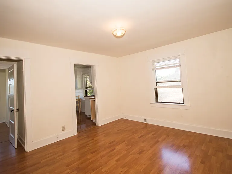 427 SW 5th St #B — Photo 10