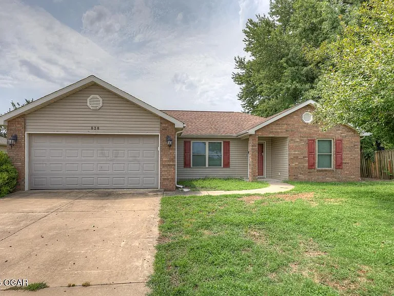 838 E Cottonwood St — Photo 1