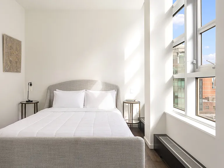 211 W 18th St #PENTHOUSE — Photo 16