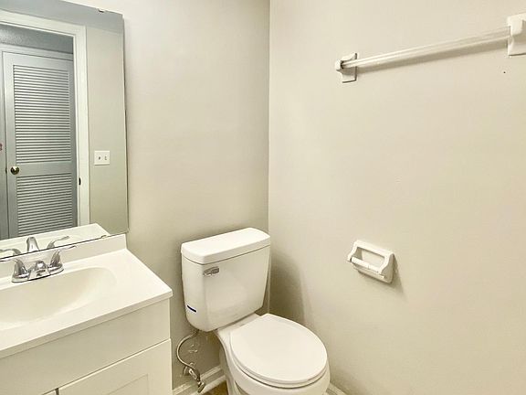 Downstairs 1/2 bathroom