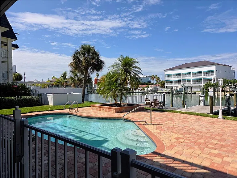 11820 Capri Cir S — Photo 47