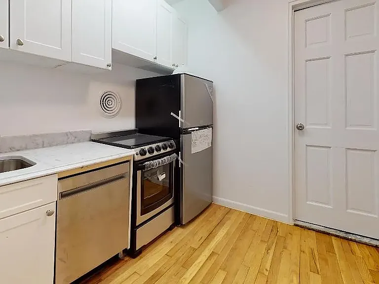 118 E 92nd St #4D — Photo 5